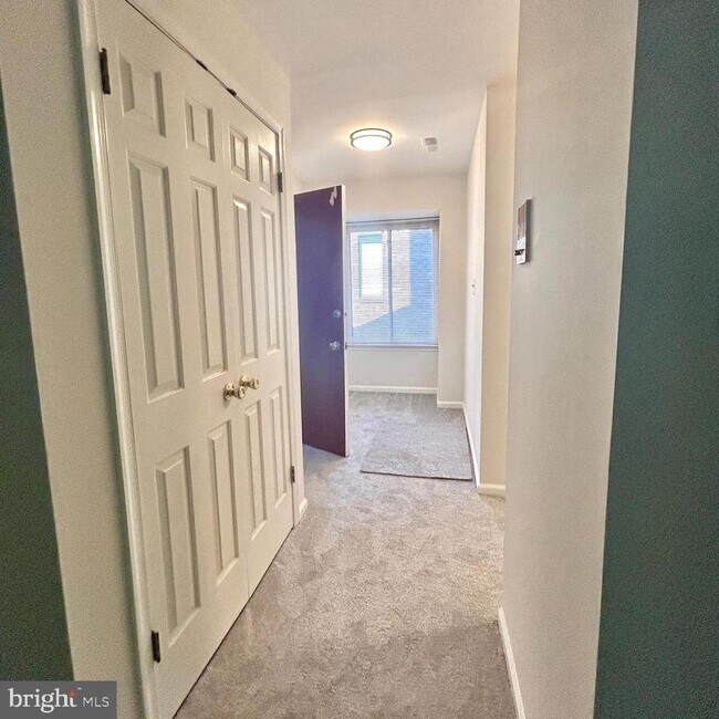 Building Photo - 1705 Mountainview Dr