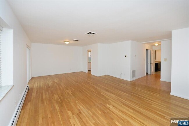 Building Photo - 20-30 Ridge Road Unit A8