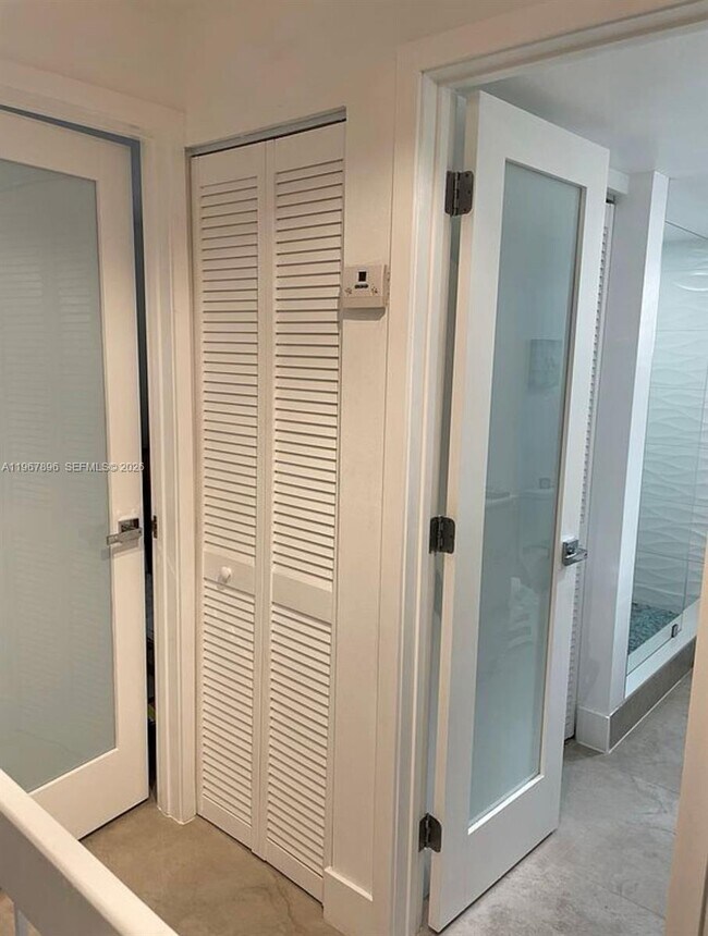 Building Photo - 8837 NE 4th Avenue Rd