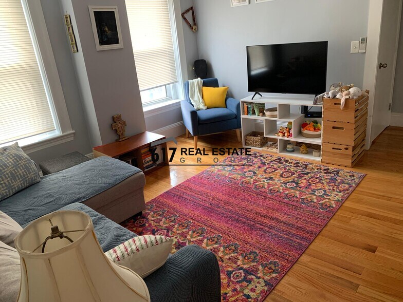 Building Photo - 14 Holmes St