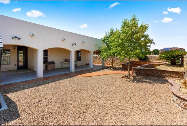 Building Photo - 12709 Cozy Cove Ave