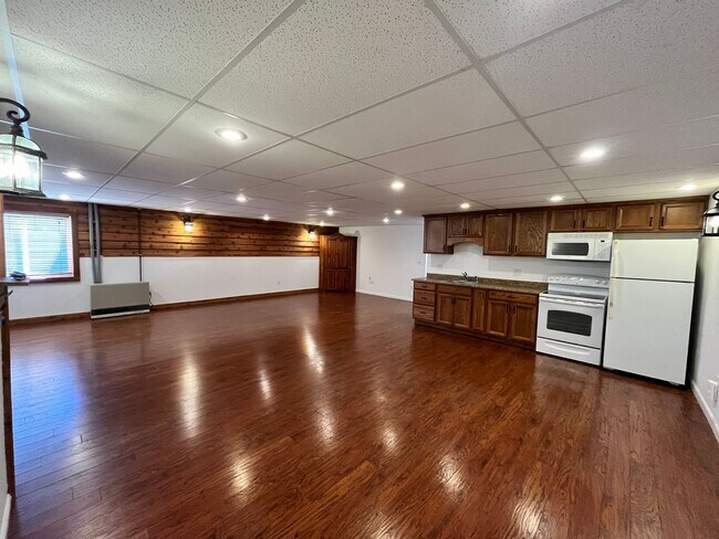 Building Photo - Bright 2 Bed / 2 Bath Basement Apartment with Garage Access – Driggs, ID