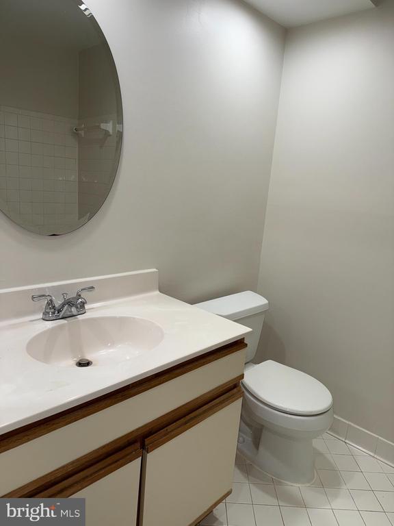 Building Photo - 3321 Sir Thomas Dr