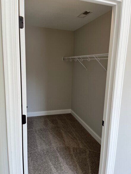 Bedroom 2 Closet - 1045 Presidents Ln