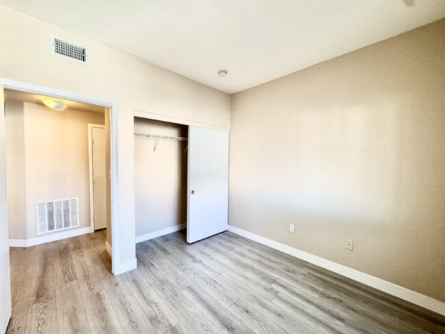 Building Photo - DOWNSTAIRS CONDO | GATED COMMUNITY | CENTENNIAL HILLS | UPDATED 3 BEDROOM