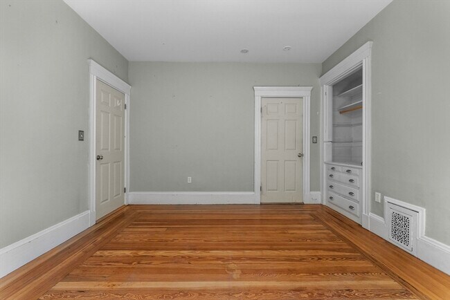 Building Photo - 762 Columbia Rd