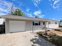 Building Photo - 1015 E Grand Ave