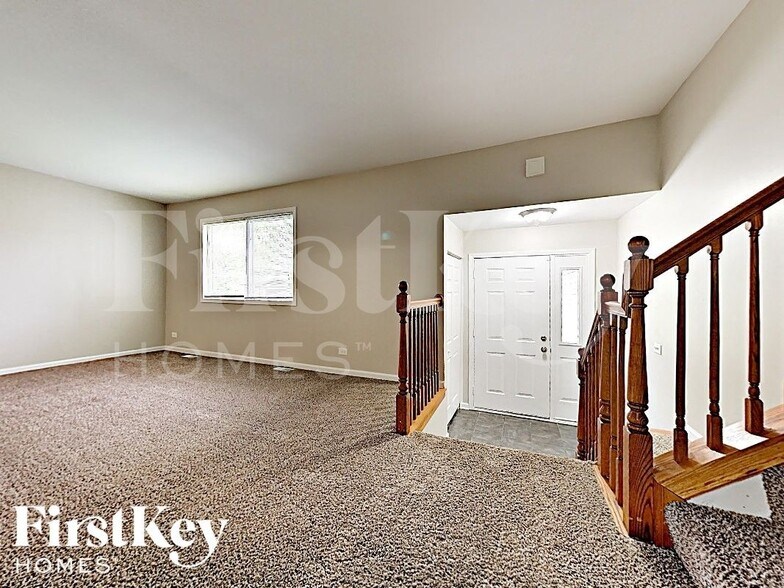 Building Photo - 42 Deerpath Rd