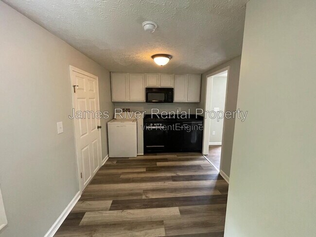 Building Photo - 511B Winston Ridge Rd