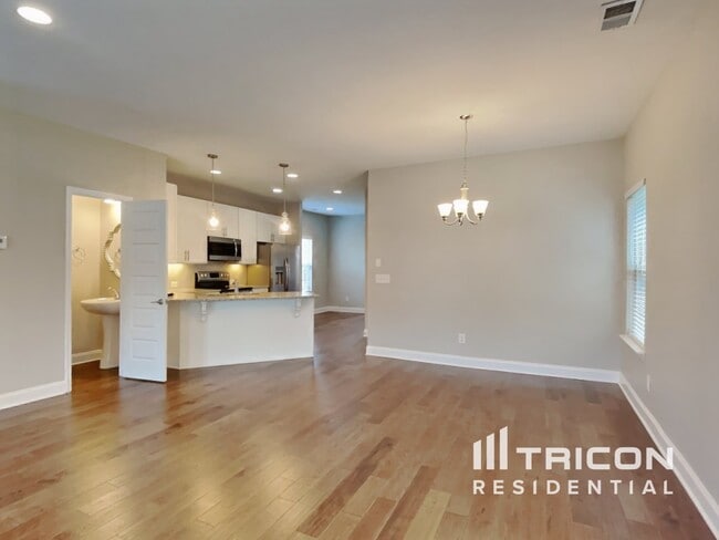 Building Photo - 271 Cloverbrook Way