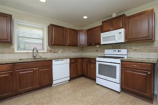 Building Photo - 10306 Oboe Dr