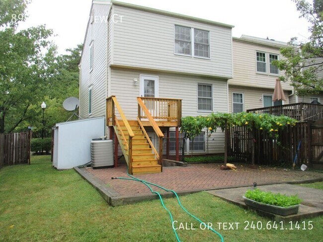 Building Photo - 899 Chestnutview Ct