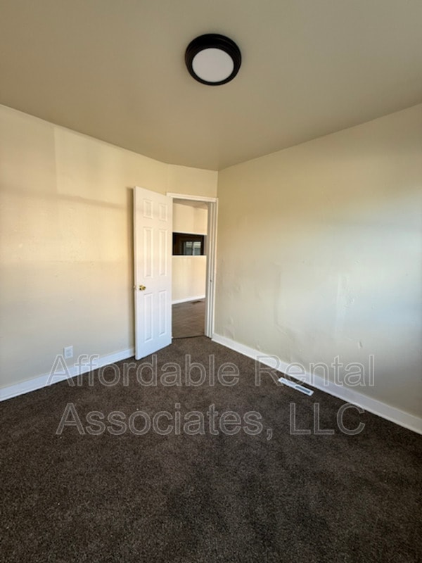 Building Photo - 505 W Maple St