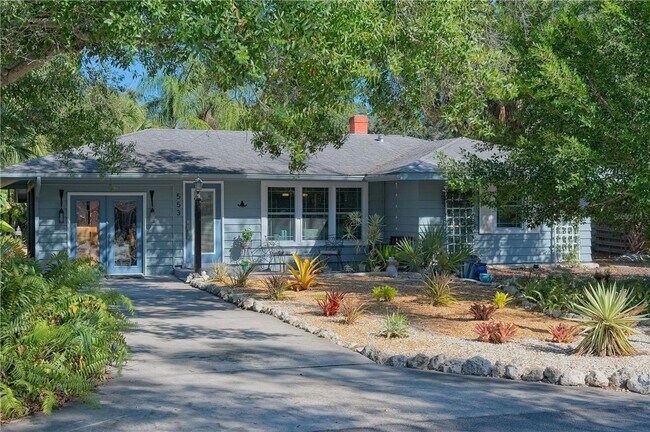 Primary Photo - Annual unfurnished 2 bed /1 bath house ava...