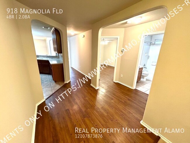 Building Photo - AVAILABLE NOW! Beautiful 4 Bedroom /2 Bath...