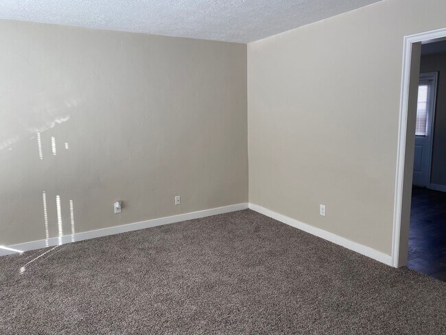 Building Photo - Completely Remodeled 4 Bed Home