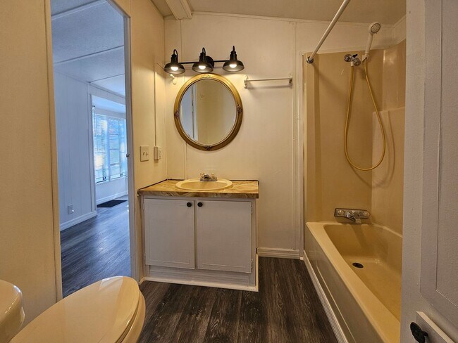 Building Photo - 1/1 Manufactured Lake Front home located in Camo-a-wyle community