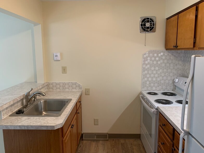 Kitchen - 5400 Beacon Hill Rd