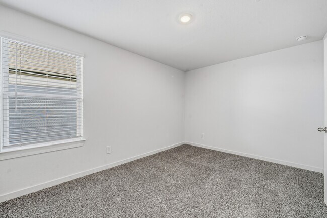 Building Photo - 3919 Langridge Dr