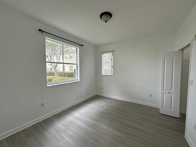 Building Photo - 2650 SE 16th Ter