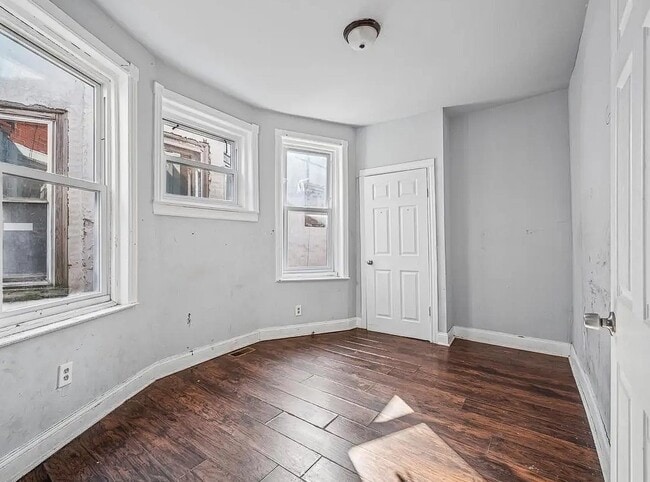 Building Photo - 5450 Media St