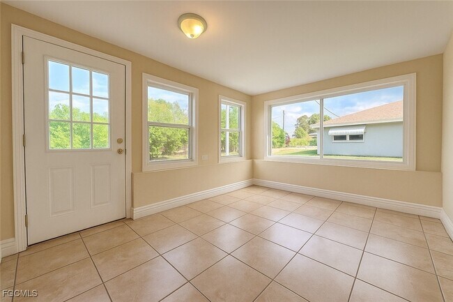 Building Photo - 109 SE 46th Ln