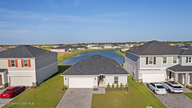 Building Photo - 527 Glaspell Cir SE