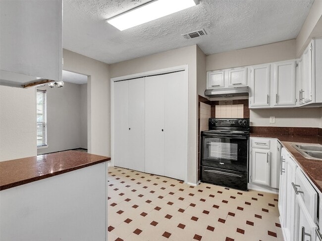 Building Photo - 10314 Staghill Dr