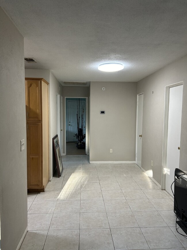 Building Photo - Bring Your  RV or Boat  -   2/1 House Incl...