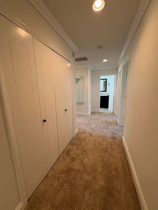 Building Photo - Spacious House - 2 stories - 4 Bedrooms + 2.5 Baths & large 2 car garage