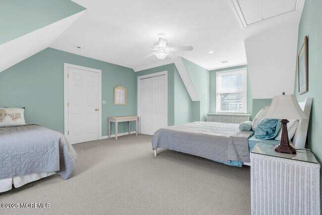 Building Photo - 412 Chicago Blvd