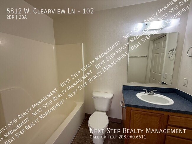 Building Photo - 5812 W Clearview Ln