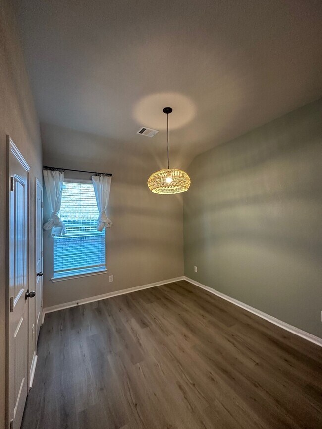 Building Photo - 7331 Saddle Tree Dr