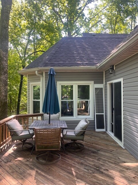 Building Photo - 102 Pineland Ln