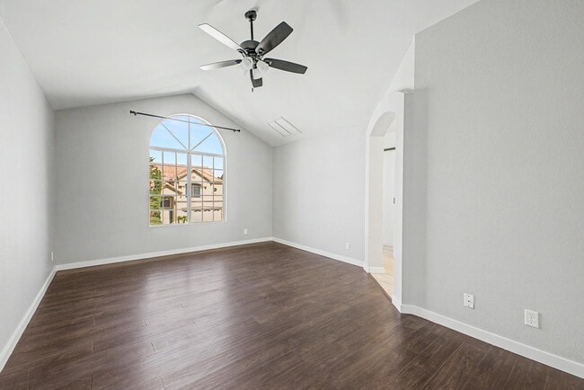 Building Photo - 1006 S Tiago Dr