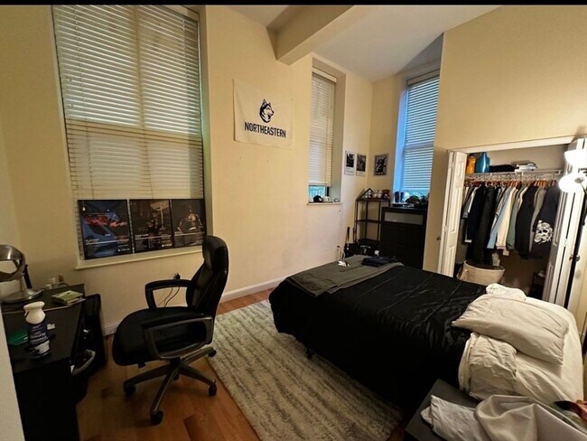 Building Photo - 841 Parker St