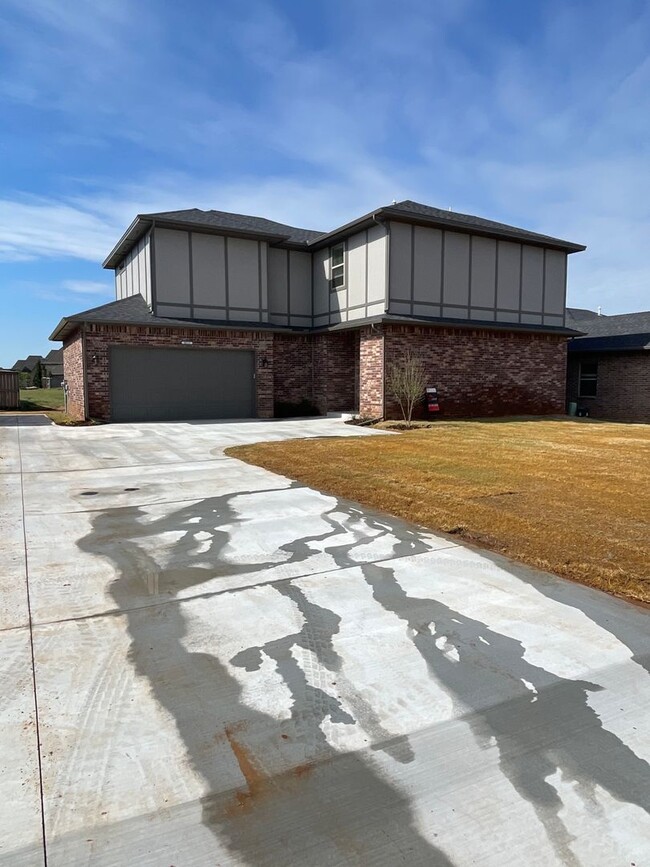Primary Photo - The Enclave-3 bed 2.5 bath home