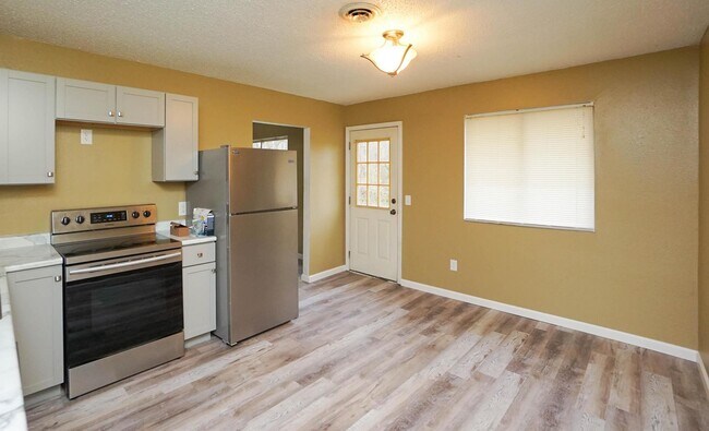 Building Photo - 1108 Fishlock Ave