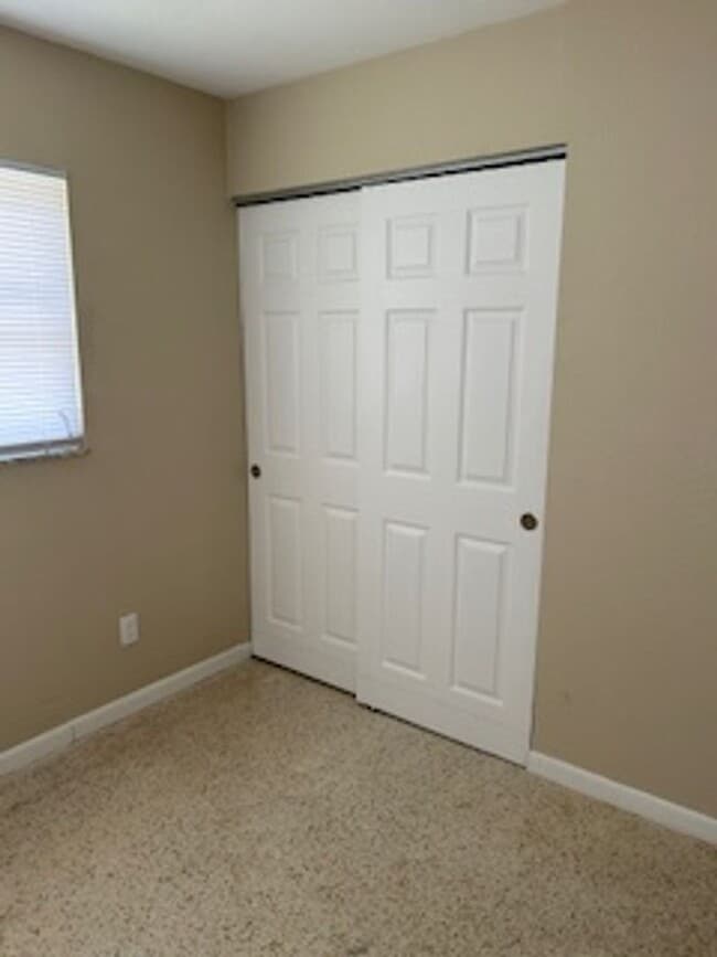 Building Photo - Quaint 2/1.5 bath home