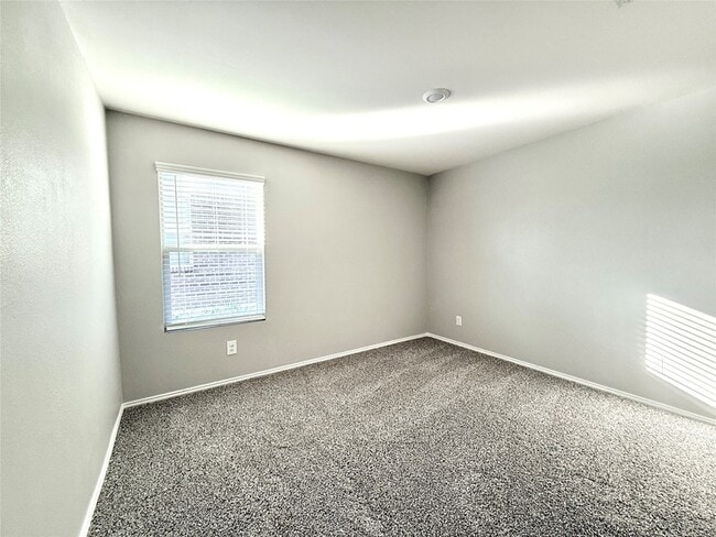 Building Photo - 1524 Avery Pointe Dr