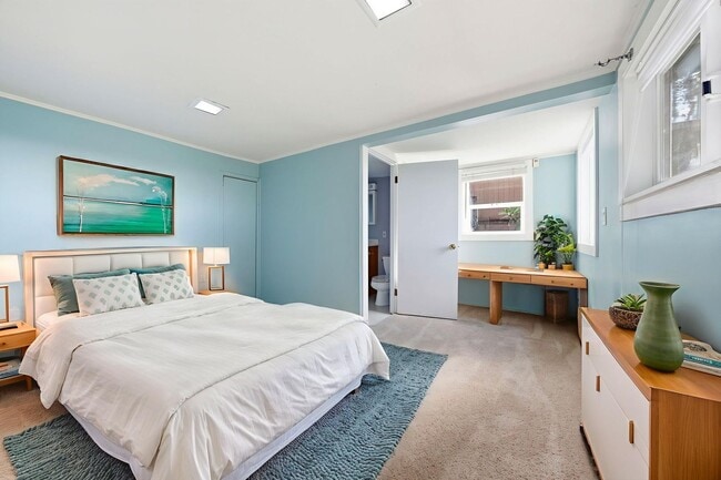 Building Photo - 4 Bed/2.5 Bath Multilevel Home with Amazing Views!