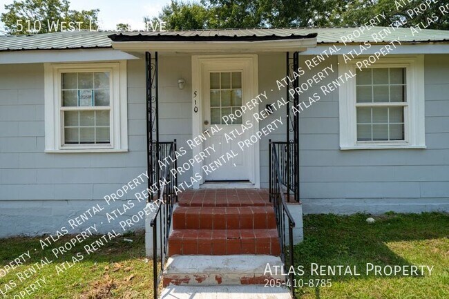 Building Photo - 510 W Lake Dr