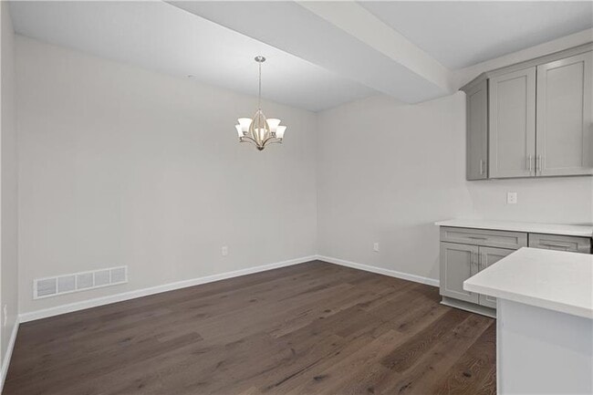 Building Photo - 413 Walnut Ct