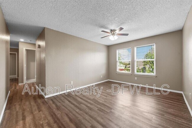 Building Photo - 319 SE 3rd St