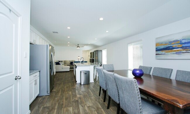 Building Photo - 9905 Gln Brk Ln