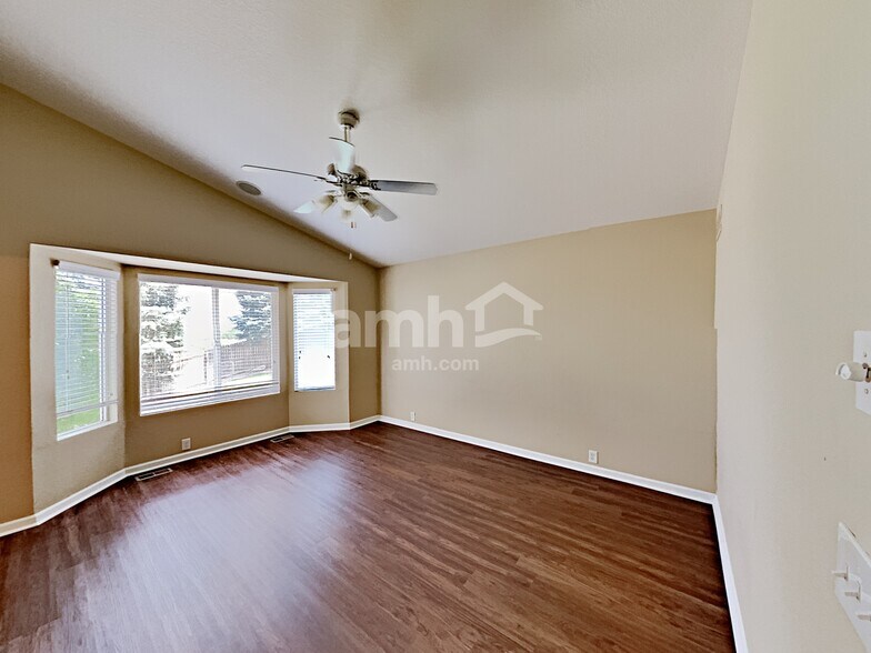 Building Photo - 394 Tumbleweed Dr