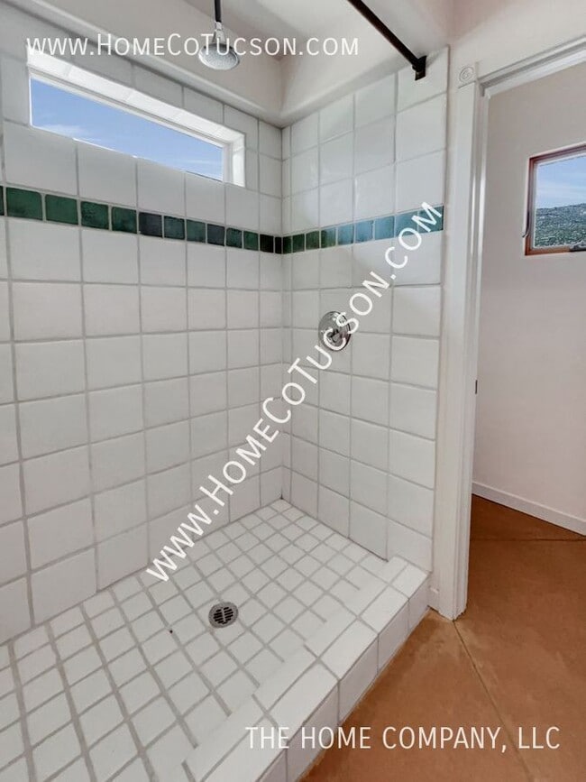 Building Photo - 12235 E Horsehead Rd