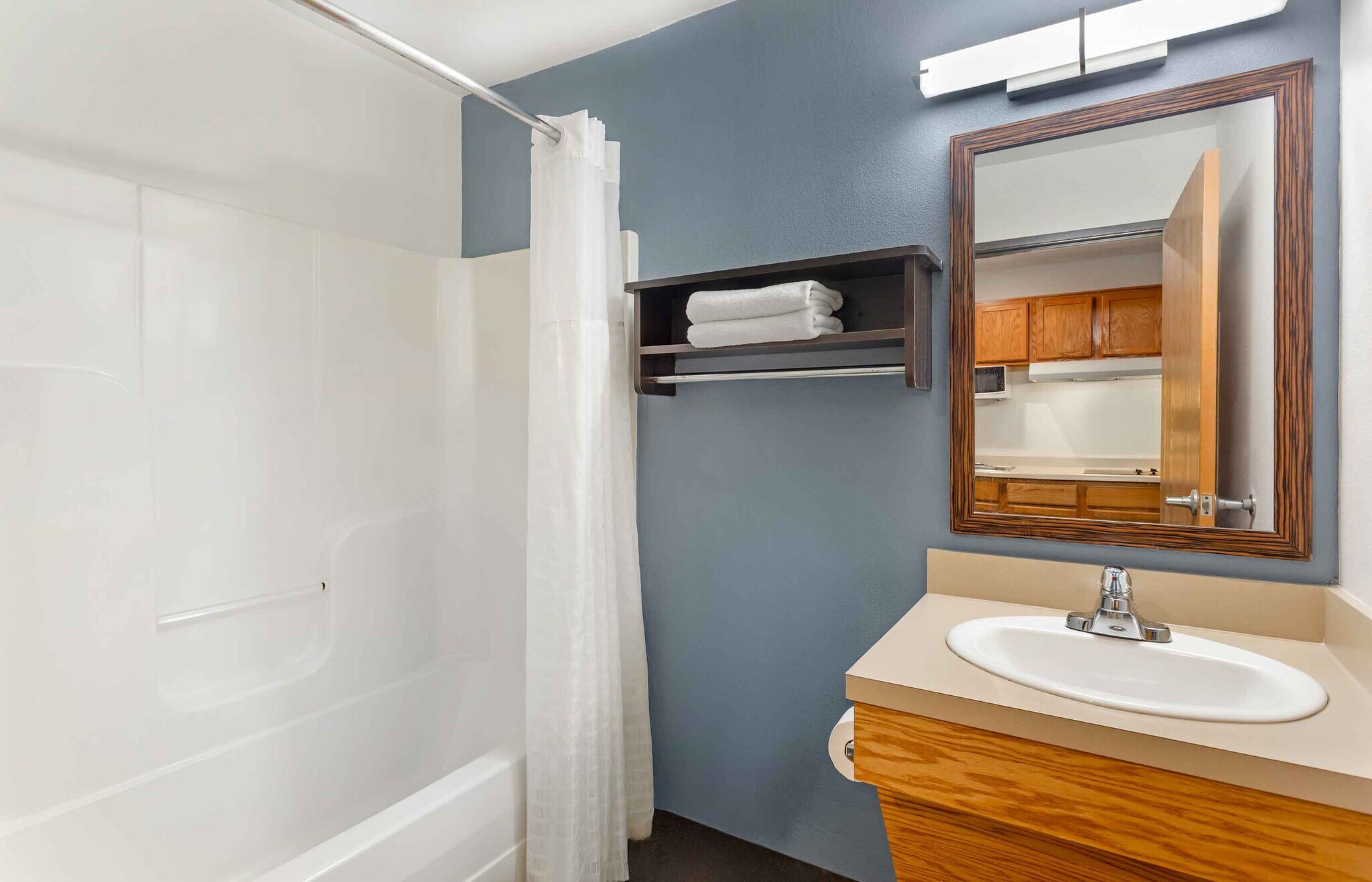 Building Photo - Furnished Studio-Fort Myers