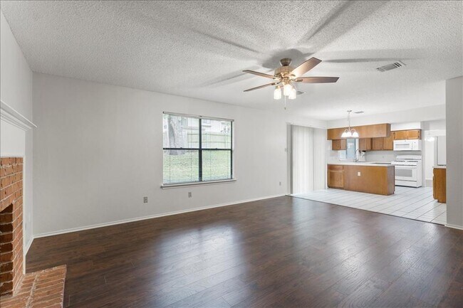 Building Photo - 12000 Lincolnshire Dr