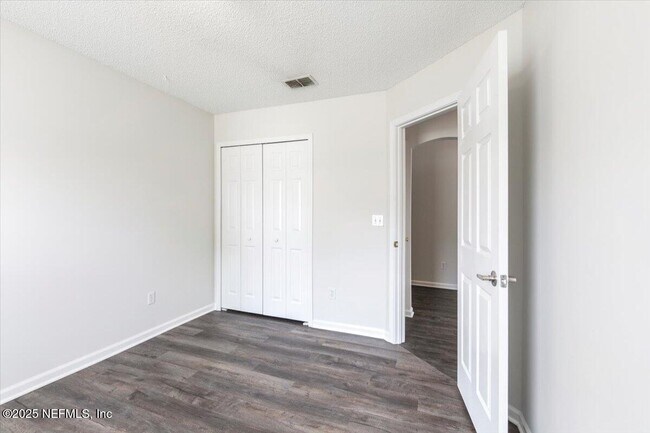 Building Photo - 700 Scarlet View Ct